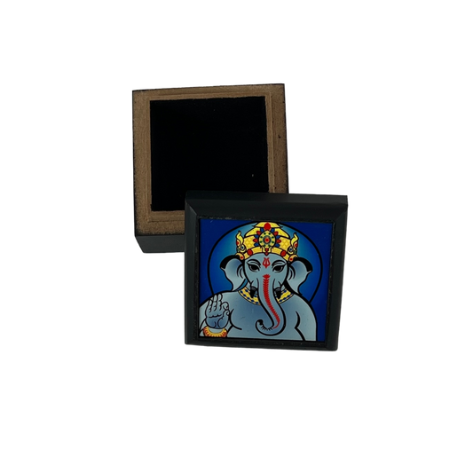 2" x 2" box velvet lined