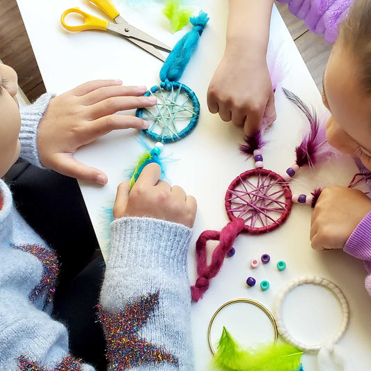 kids making dream catcher